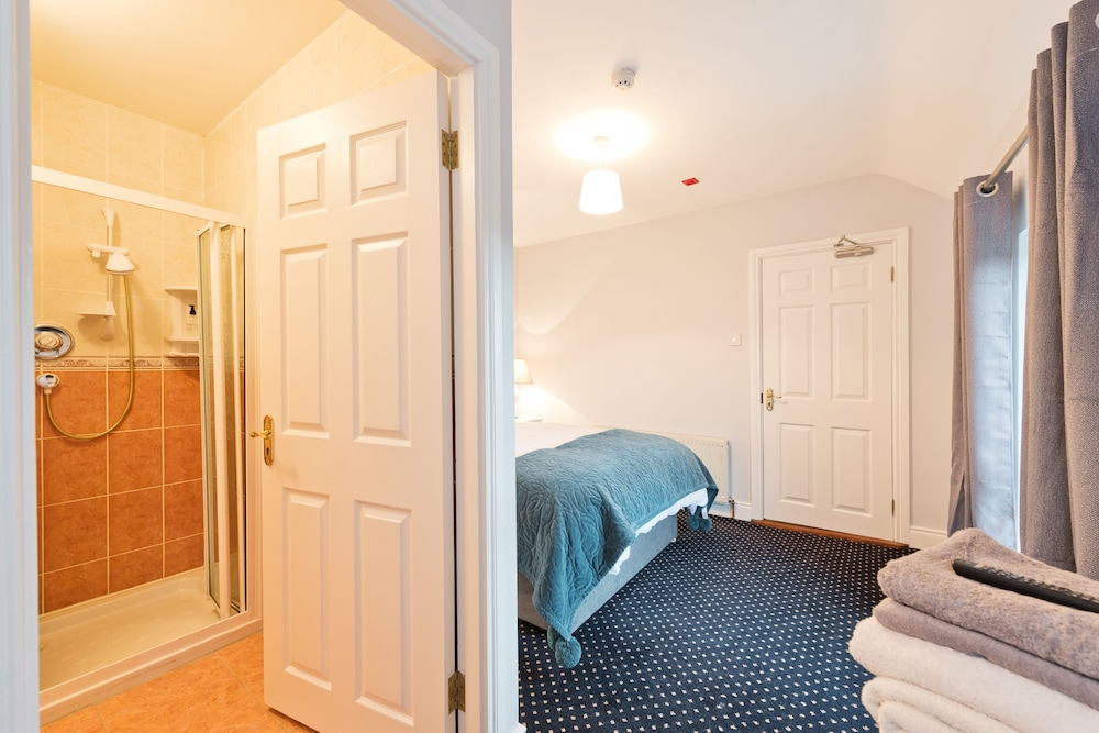 Double Ensuite - Room 9 photo 3