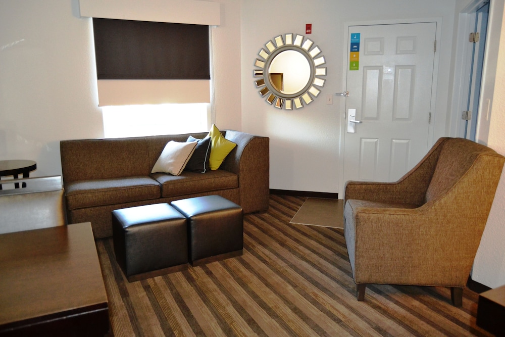 Suite, 1 Bedroom, Accessible, Bathtub - Photo 2