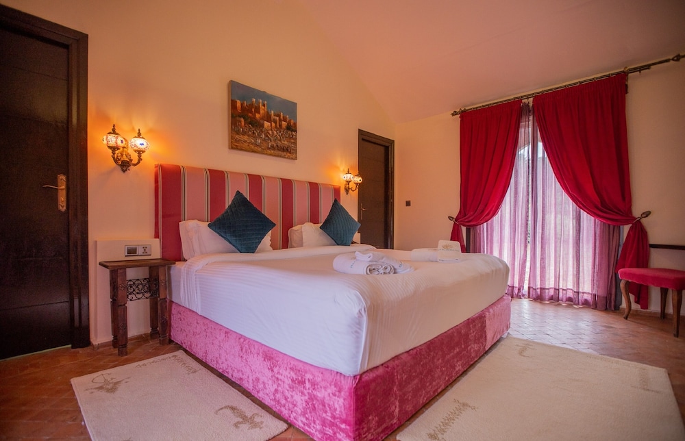 Royal Bungalow photo 2