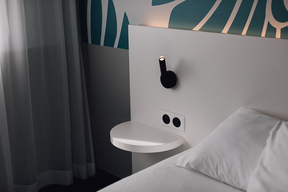 Standard Room, Multiple Beds - Photo 4