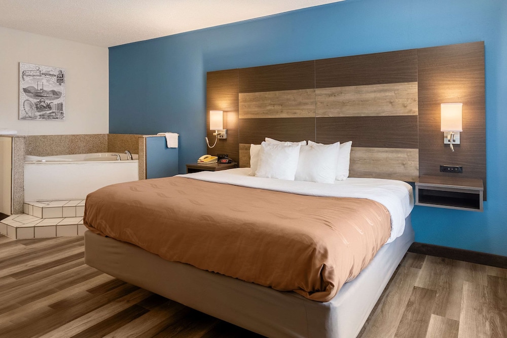 Suite, 1 King Bed, Non Smoking - Photo 9