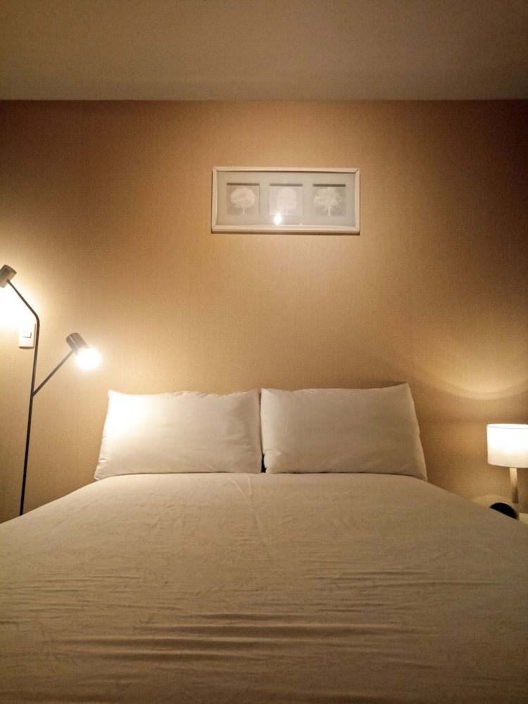 Beautiful 1 Bedroom photo 2