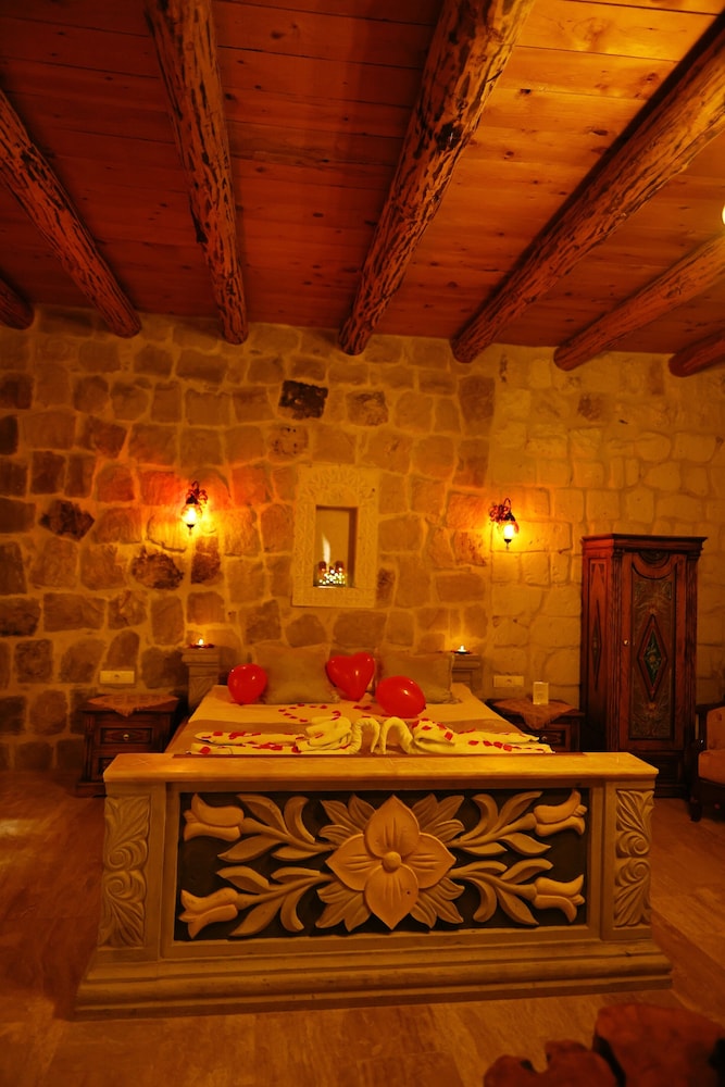 101-Deluxe Stone Honeymoon Room-Jacuzzi photo 2