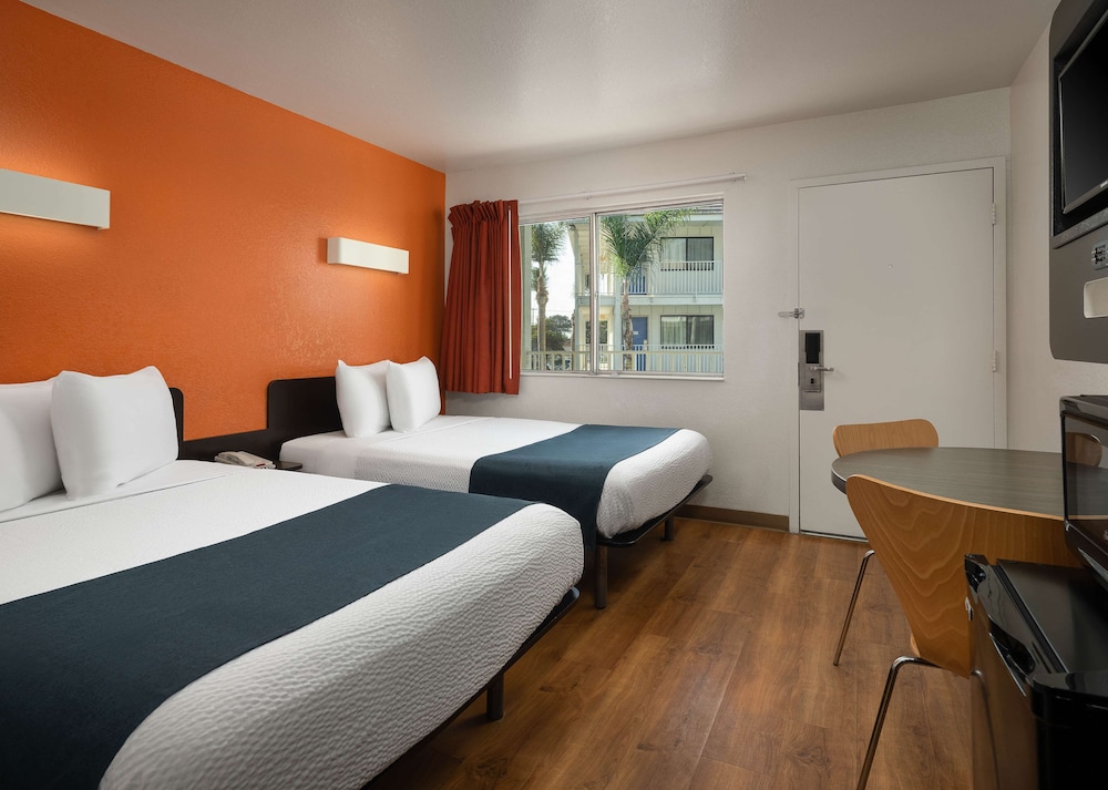 Standard Room, 2 Double Beds, Non Smoking photo 1
