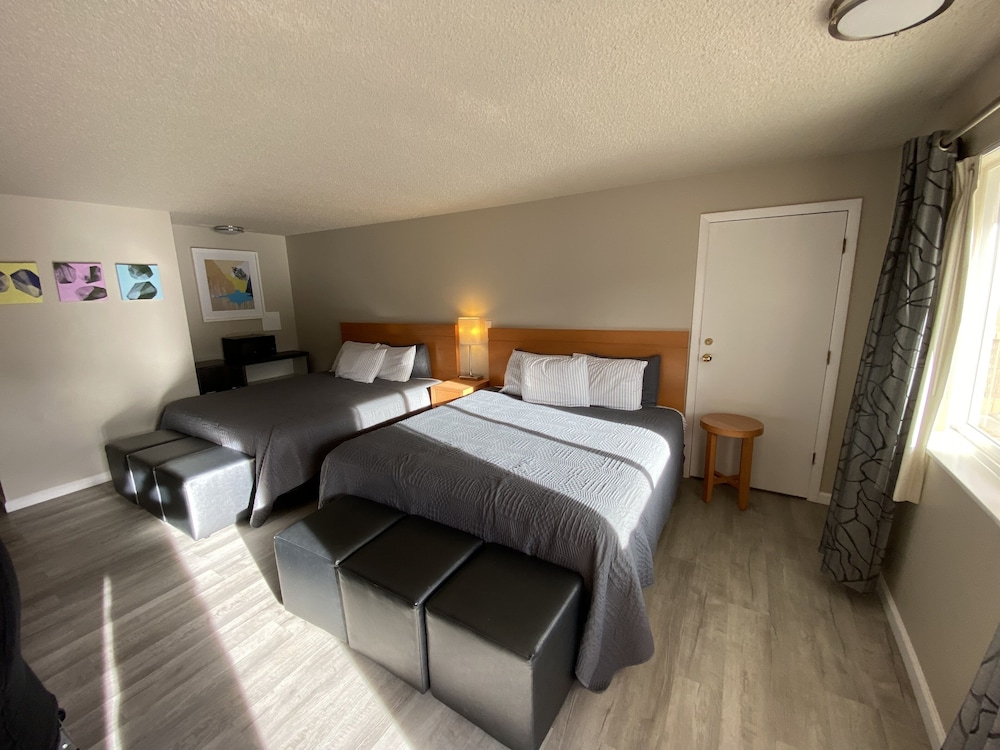 Luxury Room, Non Smoking, Mountain View (2 King Beds) photo 3