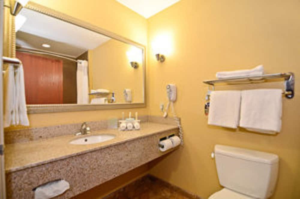 Suite, 2 Queen Beds (Additional Living Area) - Photo 7
