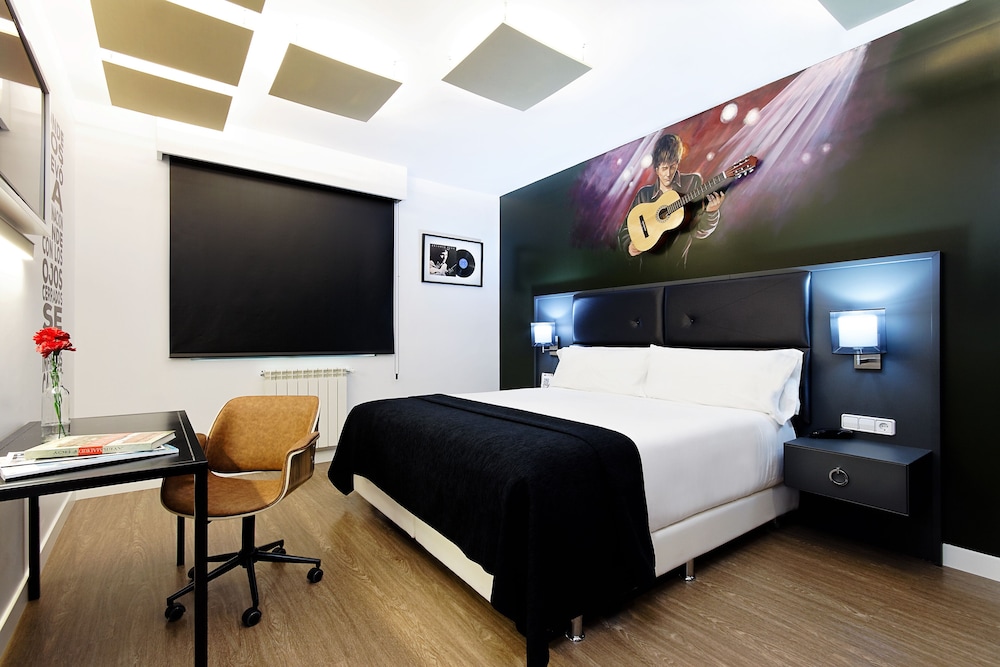 Double Room - Photo 16
