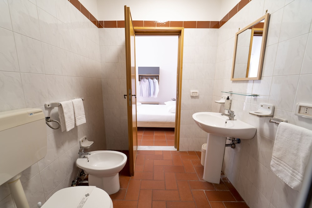 Classic Double Room - Photo 5