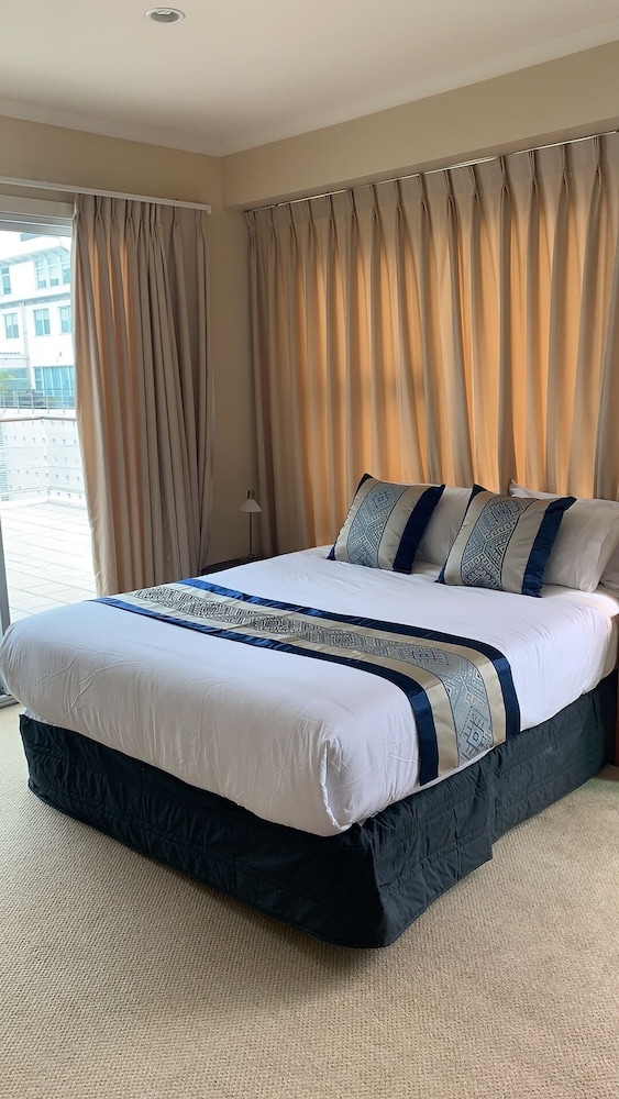 Luxury Suite, 1 Queen Bed with Sofa bed, Balcony, City View