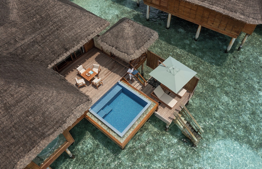 Lagoon Bungalow with Pool - Photo 5