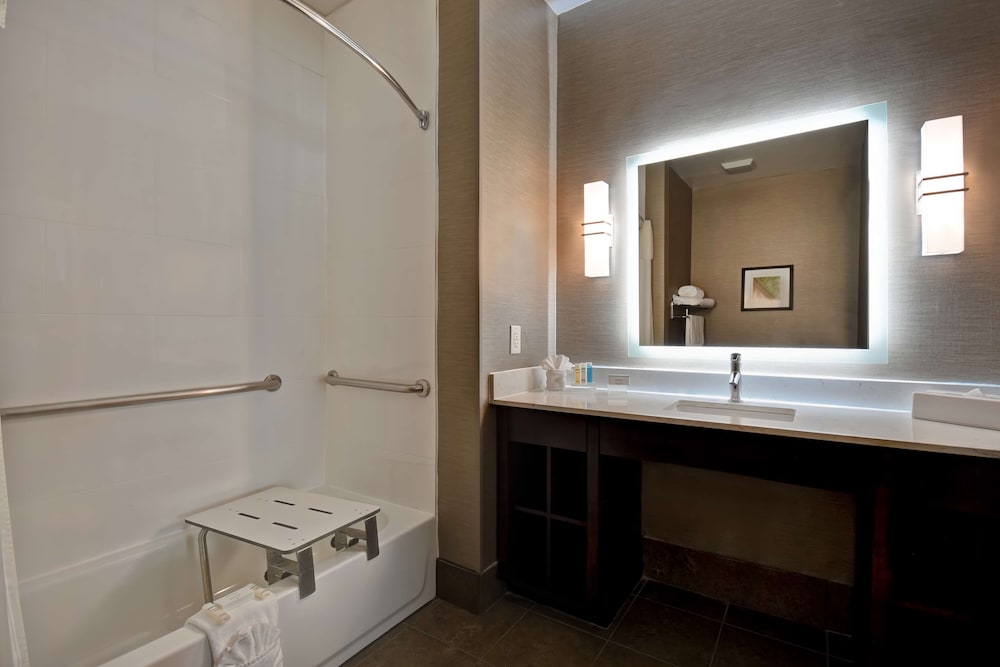 Suite, 2 Queen Beds, Accessible, Bathtub (Mobility & Hearing) - Photo 2