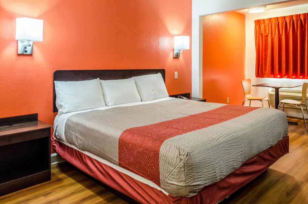 Standard Suite, 1 King Bed, Accessible, Non Smoking photo 1