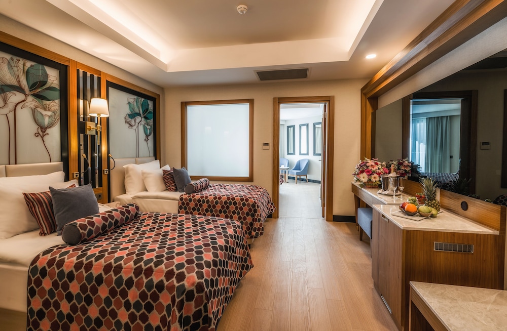 Family Room, 2 Bedrooms, Mountain View
