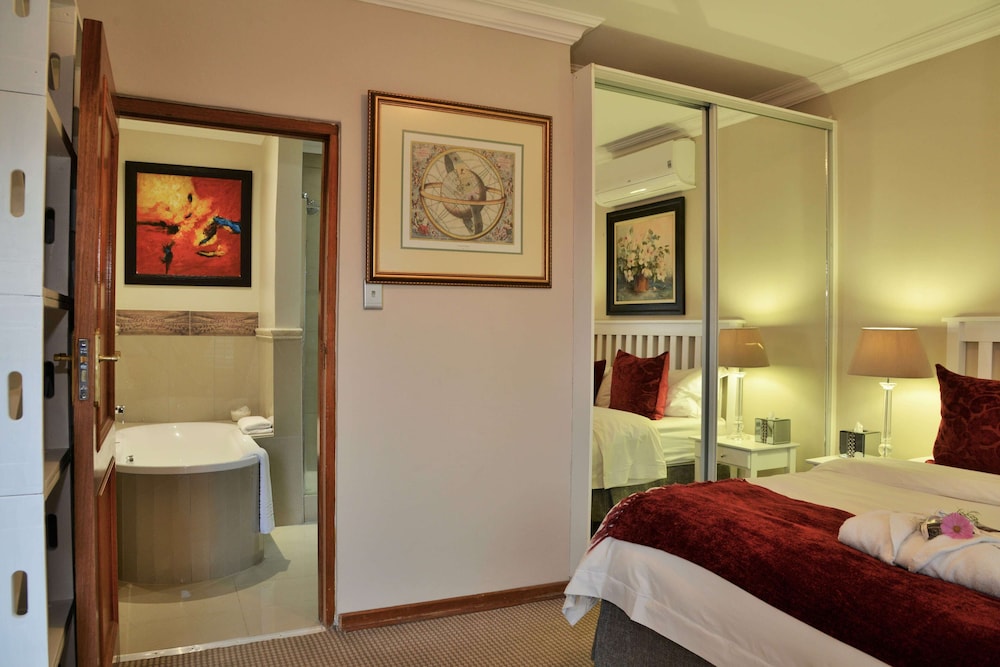 Self-Catering Suite with Balcony