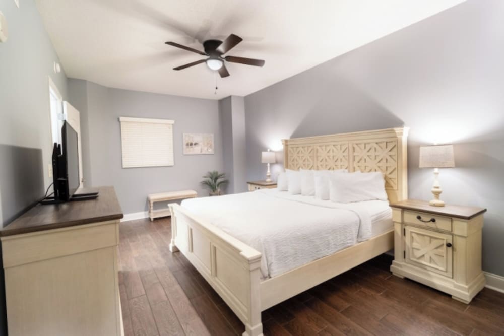 Hampton Oceanfront Two Bedroom Condo King - Photo 5