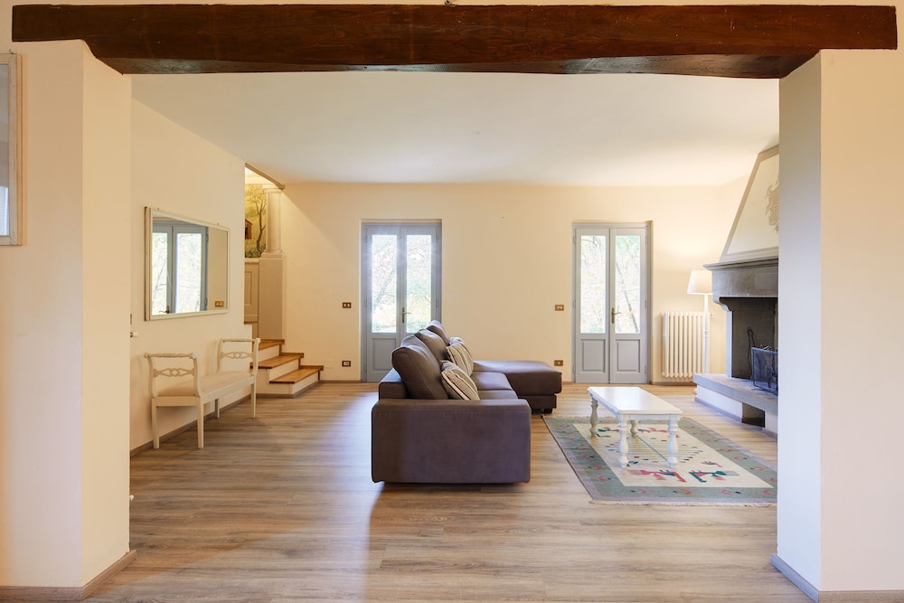 Villa photo 1