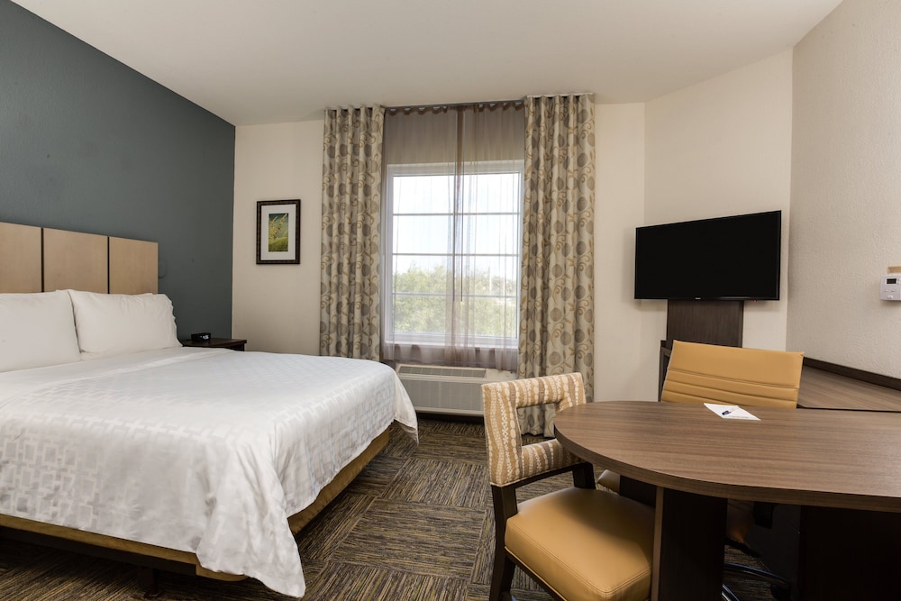 Studio Suite, 1 Queen Bed, Accessible (Hearing, Roll-In Shower) - Photo 2