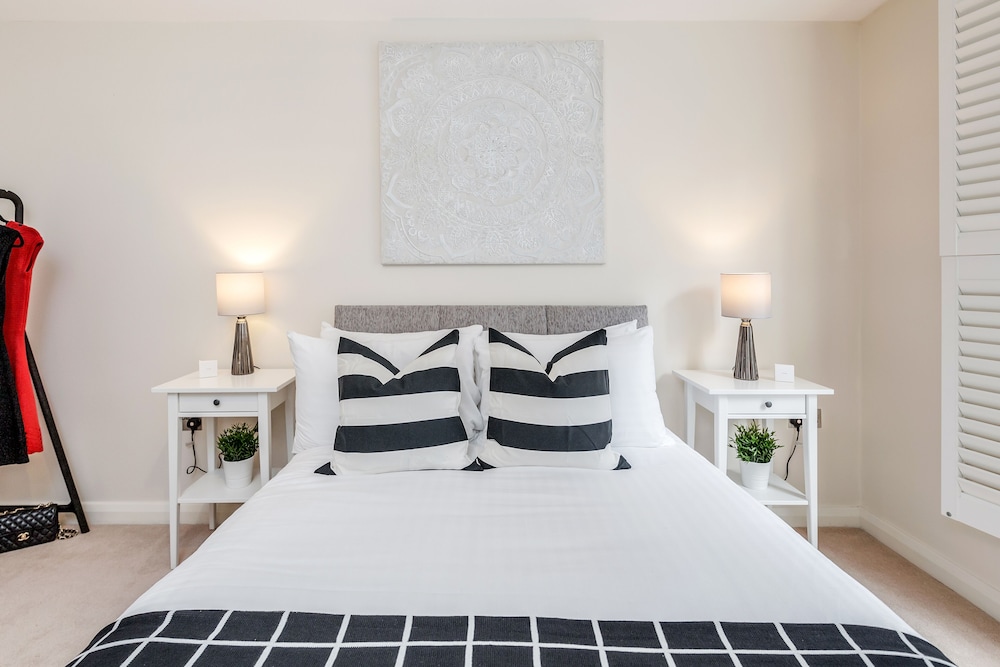 Large Apartment Close To Windsor Castle photo 1