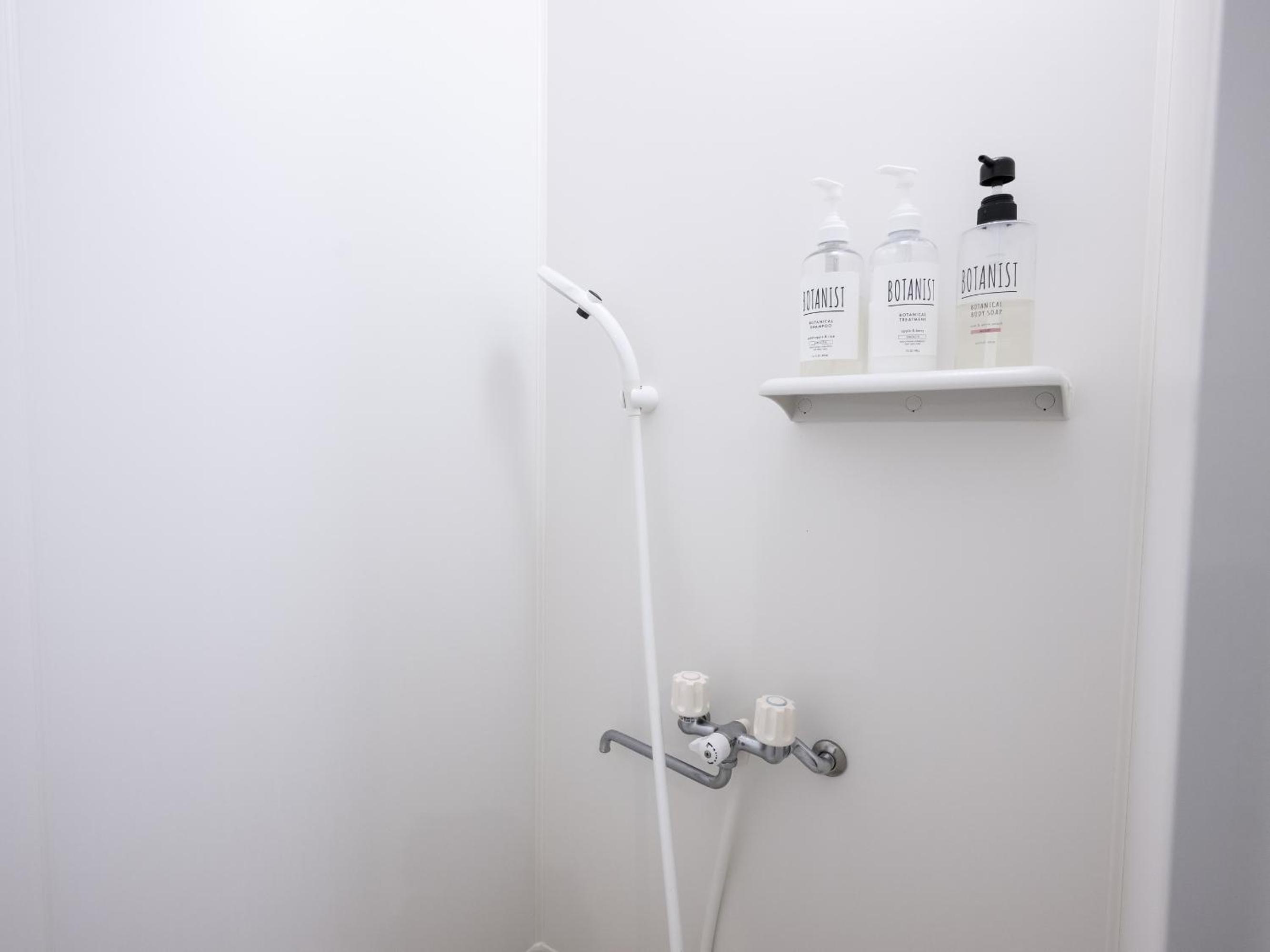 Standard Twin Room - Photo 7