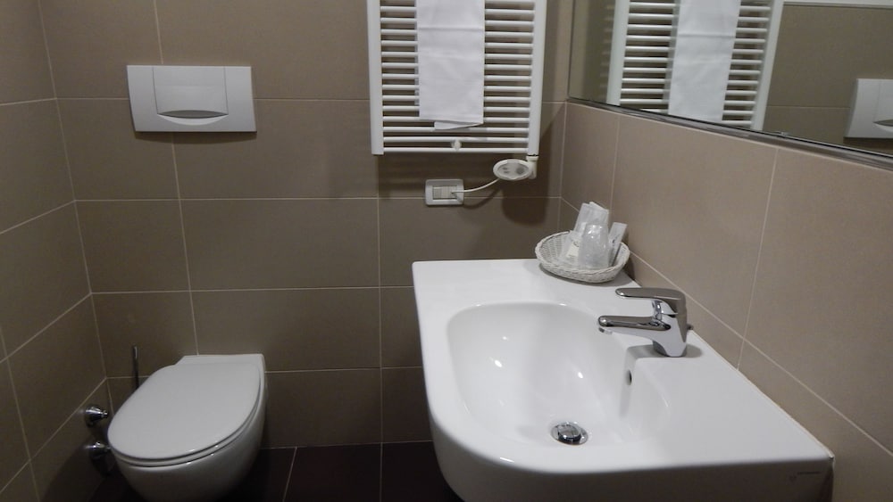 Classic Twin Room - Photo 6