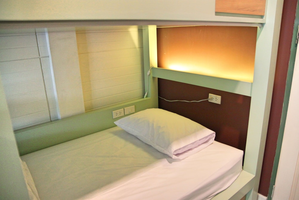 Female Dormitory ( 6 beds in the room) photo 2