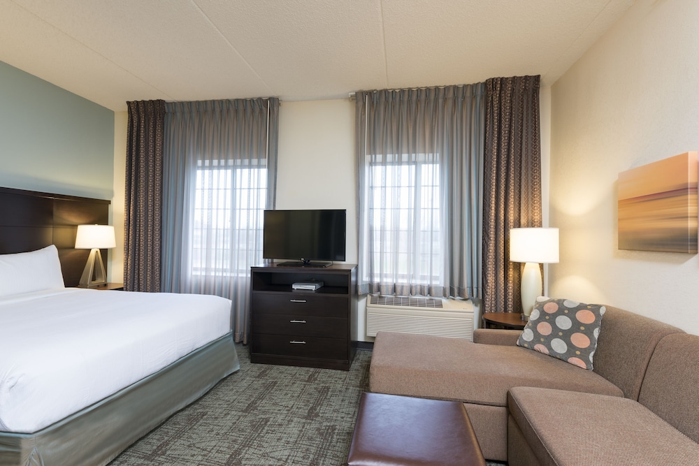 Studio Suite, 1 Queen Bed, Kitchen - Photo 1