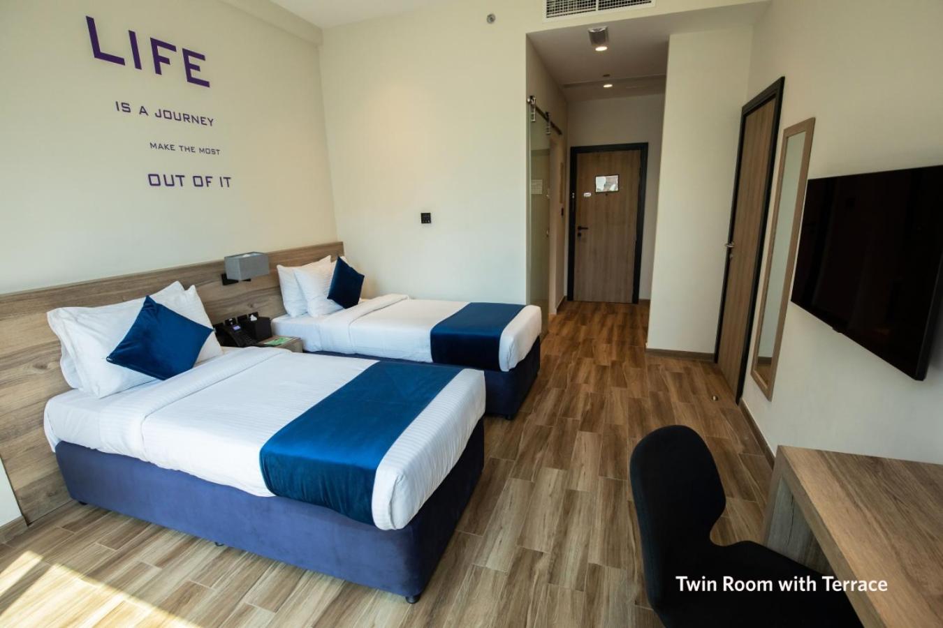 Deluxe Twin Room With Terrace (Includes 25% Off F&B) photo 3