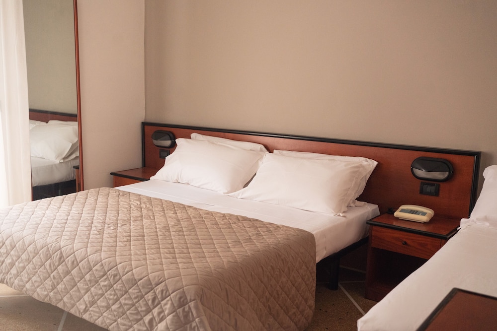 Standard Triple Room - Photo 10