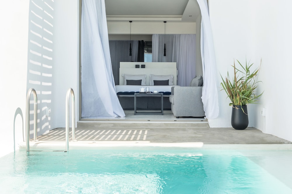 Island Suite Seafront with Private Heated Pool and Beach Access thumbnail 6