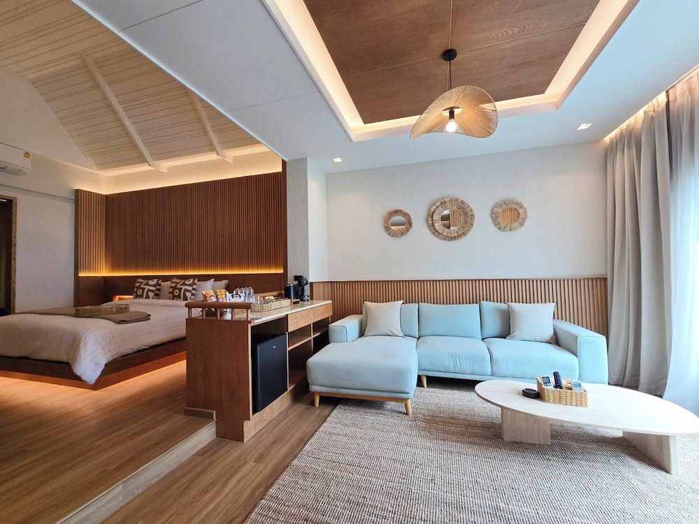 Family Beachfront Pool Villa - Photo 6