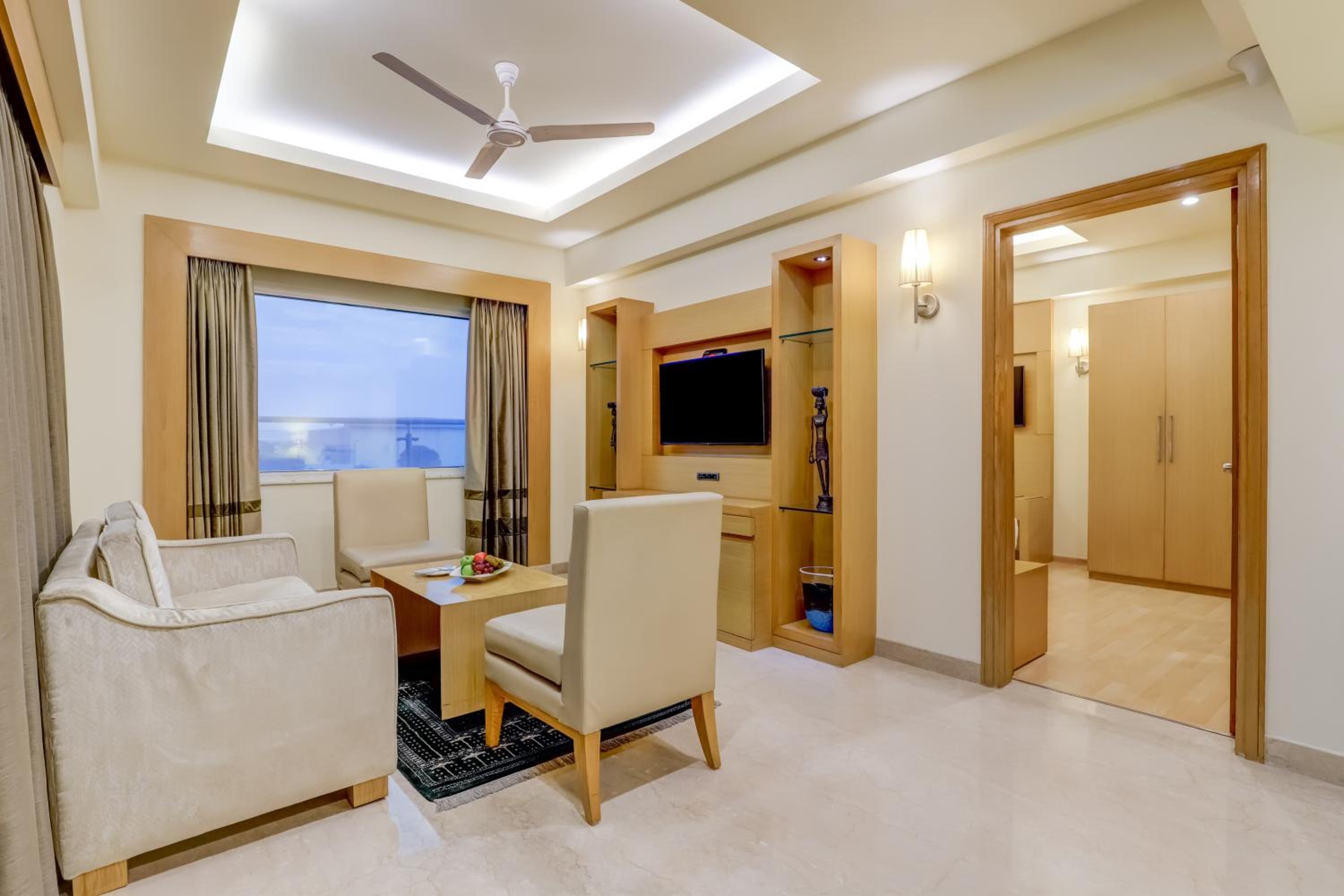 Executive King Room with Exclusive Lounge Access & Evening Cocktails (15% Off on Laundry service and 20% off on Two-way Airport Transfer) - Photo 11