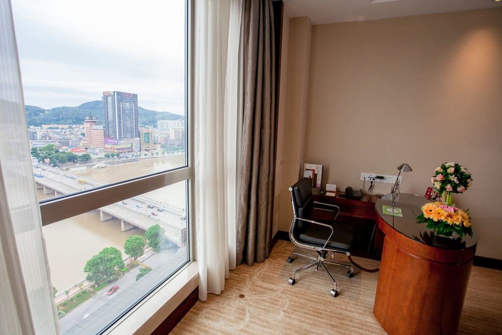 Room, 2 Twin Beds, River View - Photo 9