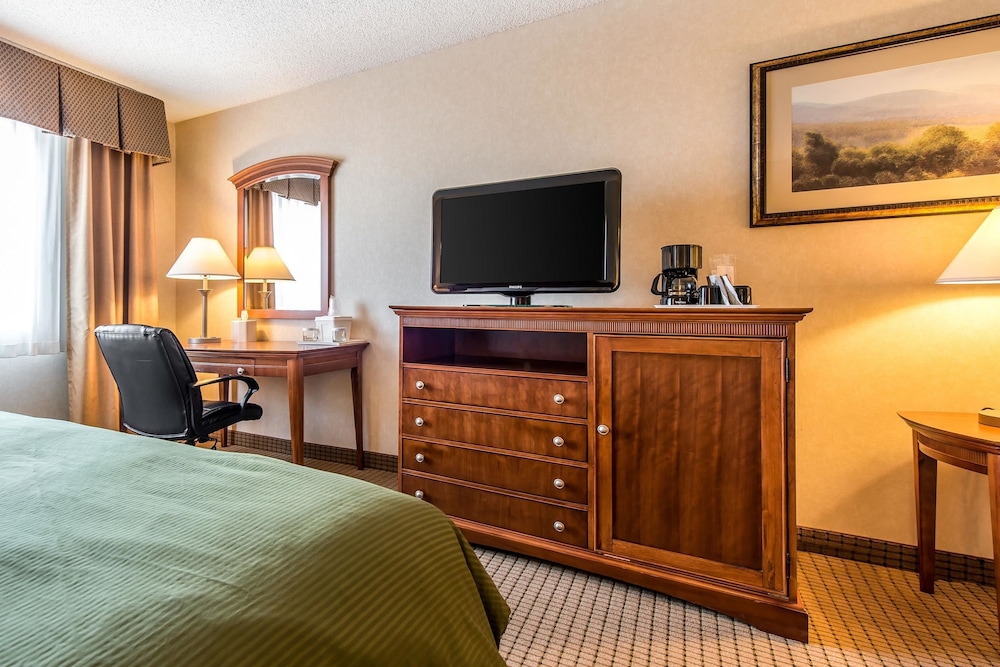 Suite, 2 Queen Beds, Non Smoking photo 3