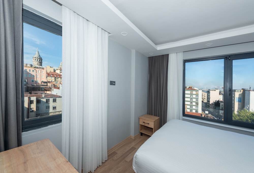 Suite with City View photo 1