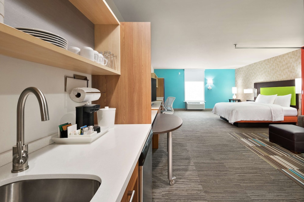 Studio Suite, 1 King Bed, Non Smoking photo 2