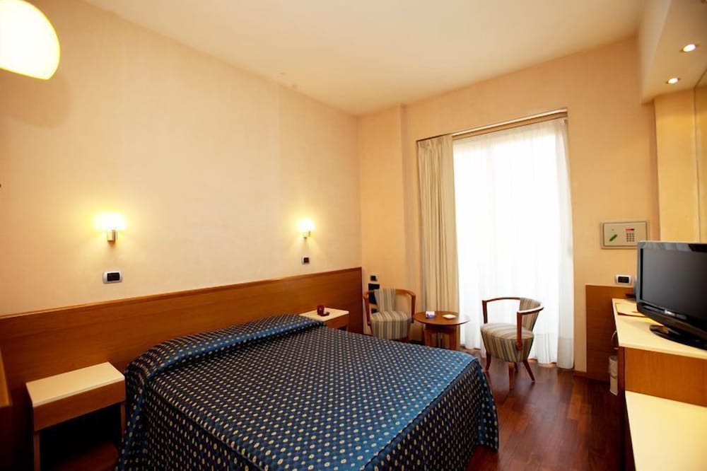 Double or Twin Room - Photo 4