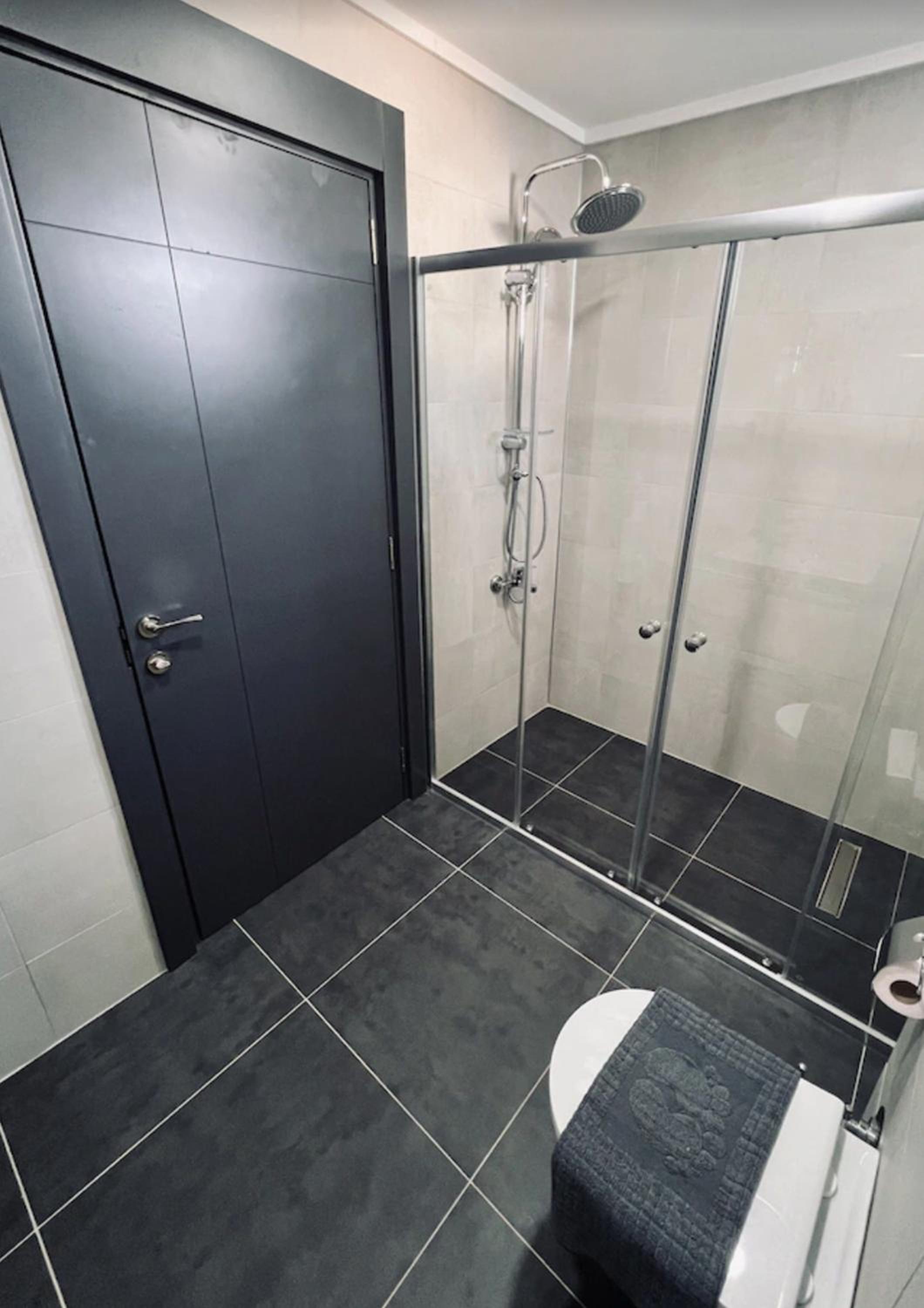 Budget Double Room - Photo 10