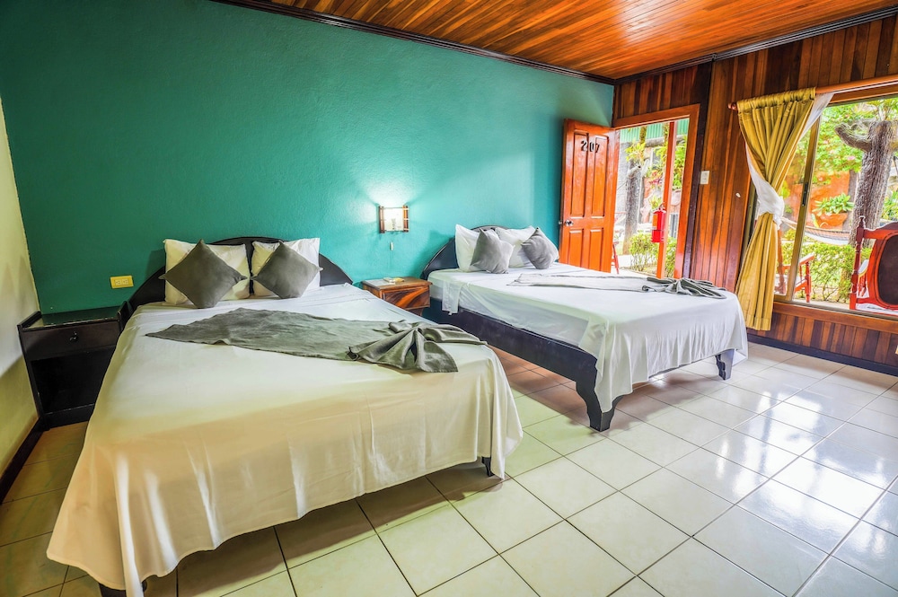 Deluxe Triple Room, 2 Double Beds photo 2