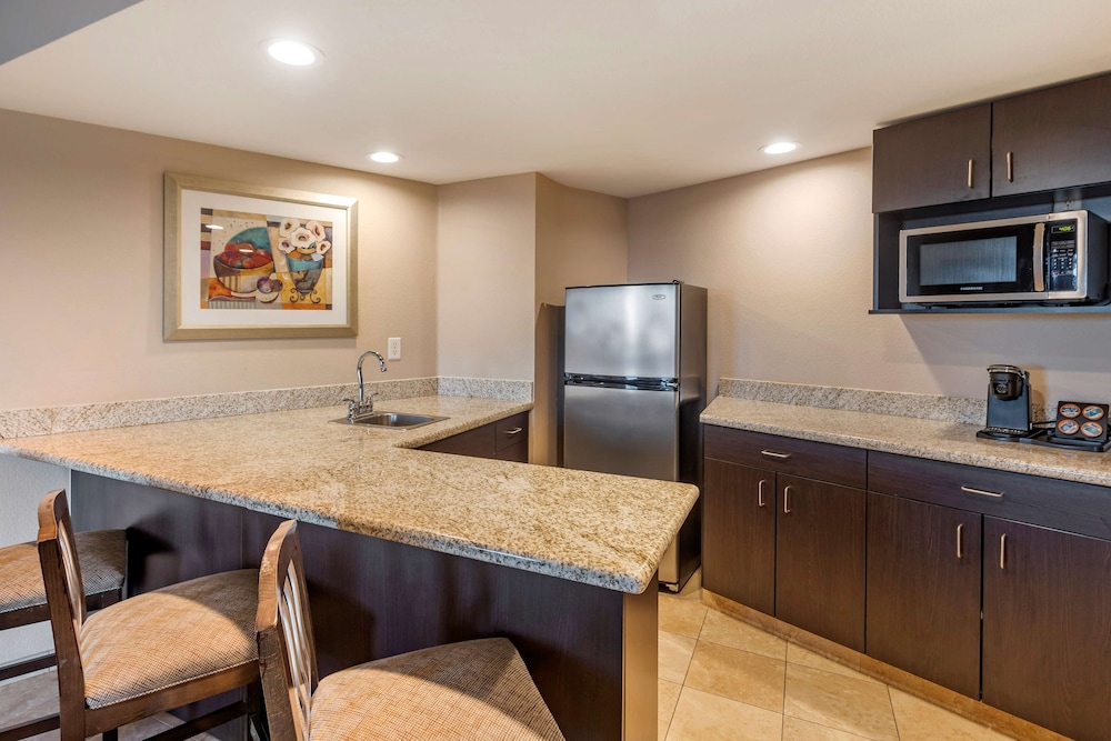 Suite, Multiple Beds, Non Smoking, Balcony - Photo 4