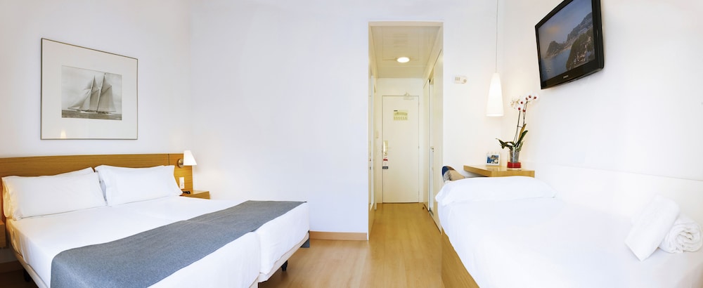 Double Room, Balcony, Sea View - Photo 9