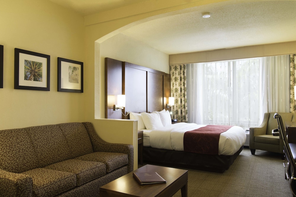 Suite, 1 King Bed, Non Smoking - Photo 13