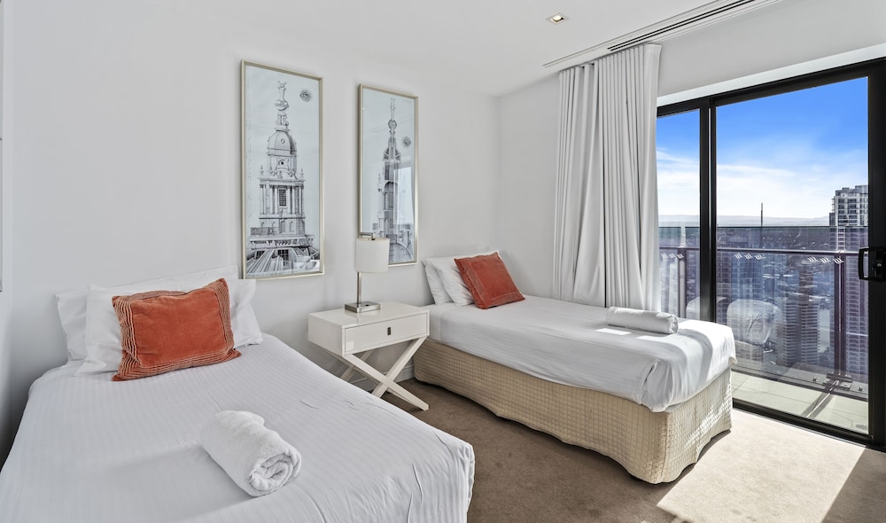 Level 43 Luxurious Apartment, 3 Bedrooms, Accessible, Ocean View photo 1