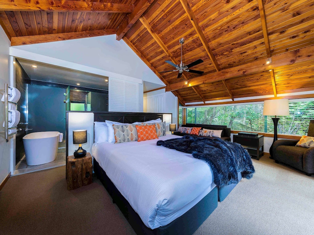 Chalet, 1 King Bed (Rimu) - Photo 1