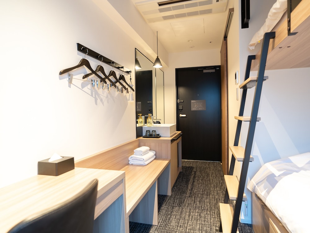 Twin Room with Shower and Toilet - Photo 2