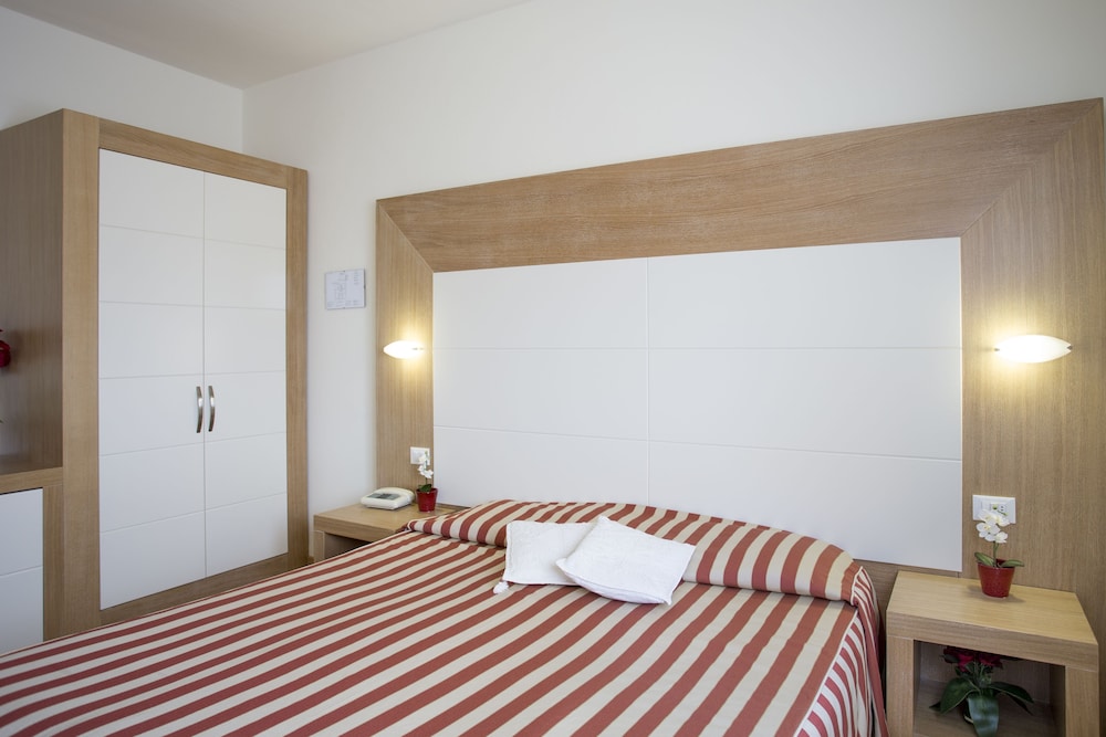 Double or Twin Room photo 3