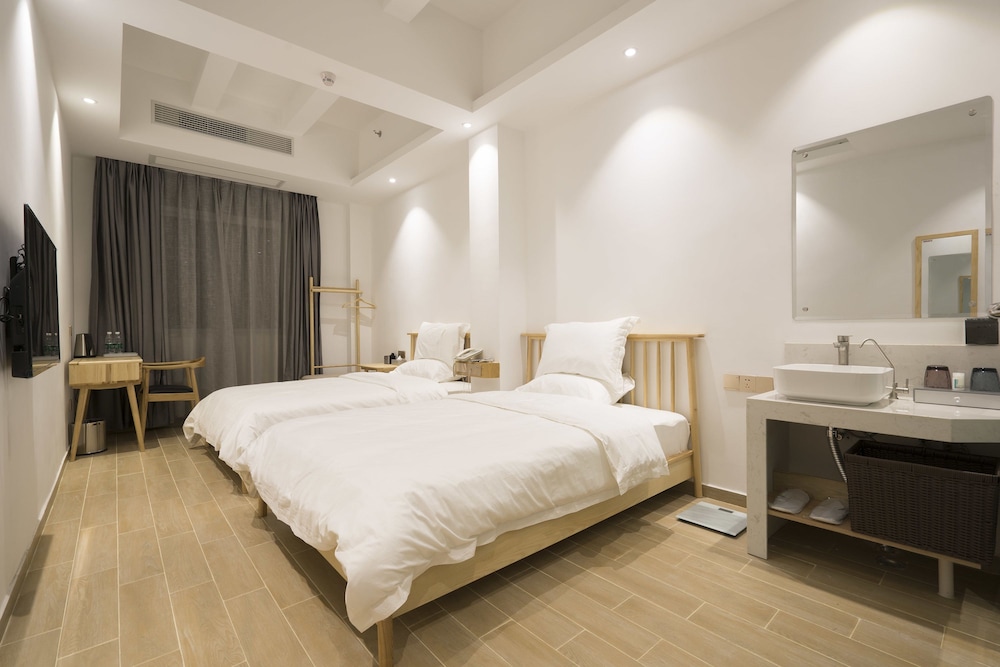 Standard Twin Room photo 2