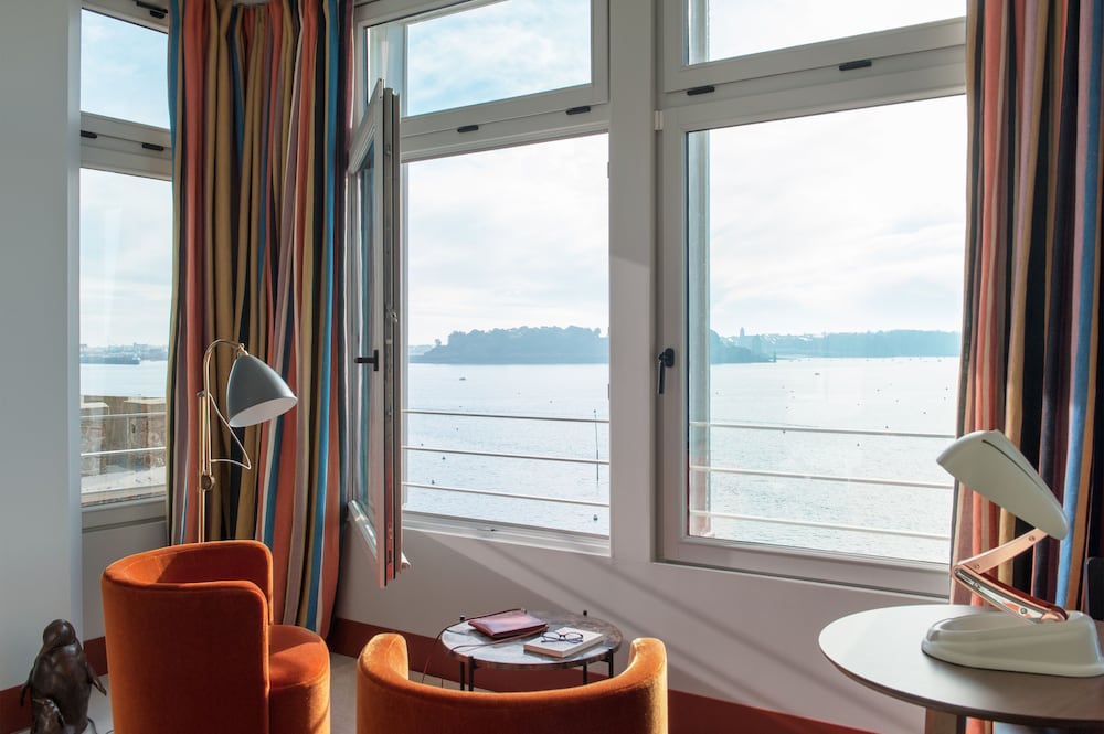Luxury Double Room, 1 King Bed, Sea View photo 2