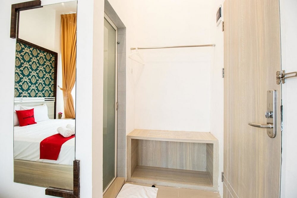 Twin Room (RedDoorz)