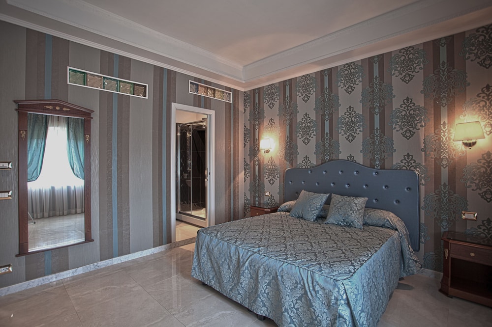 Superior Double or Twin Room photo 3