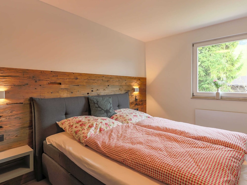 Classic House, 5 Bedrooms photo 2